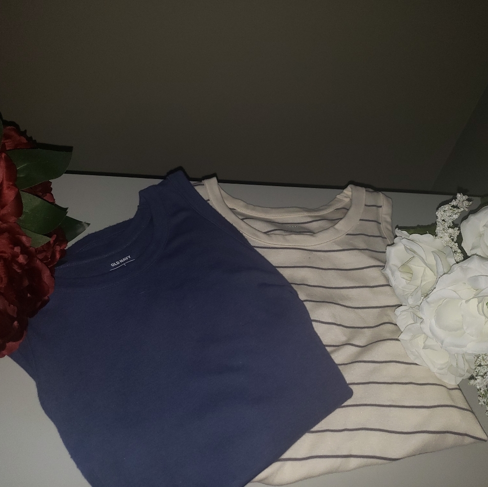 2 for 1 price 😯Short sleeves OldNavy Shirts